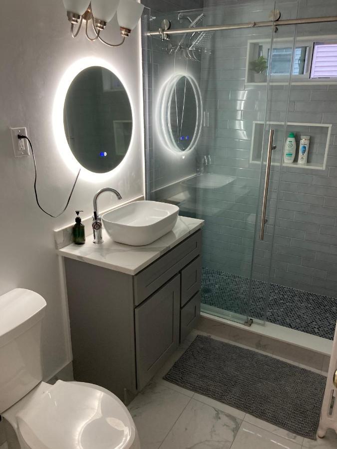 Near Train Station Gorgeous 3-Bedroom Apartment With Patios Boston Exterior photo